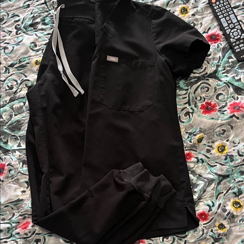 Figs Classic Black with Chest Pocket